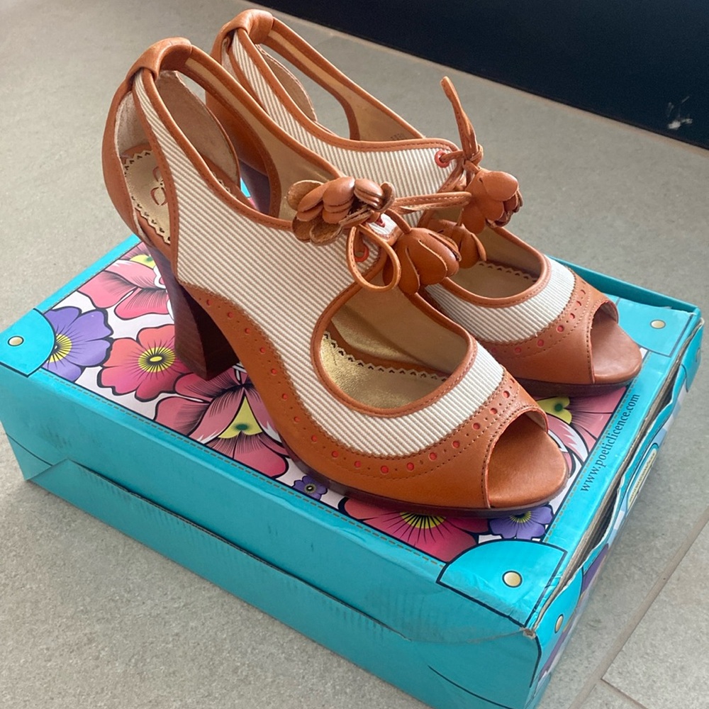 Poetic License Girl about Town retro heels 8